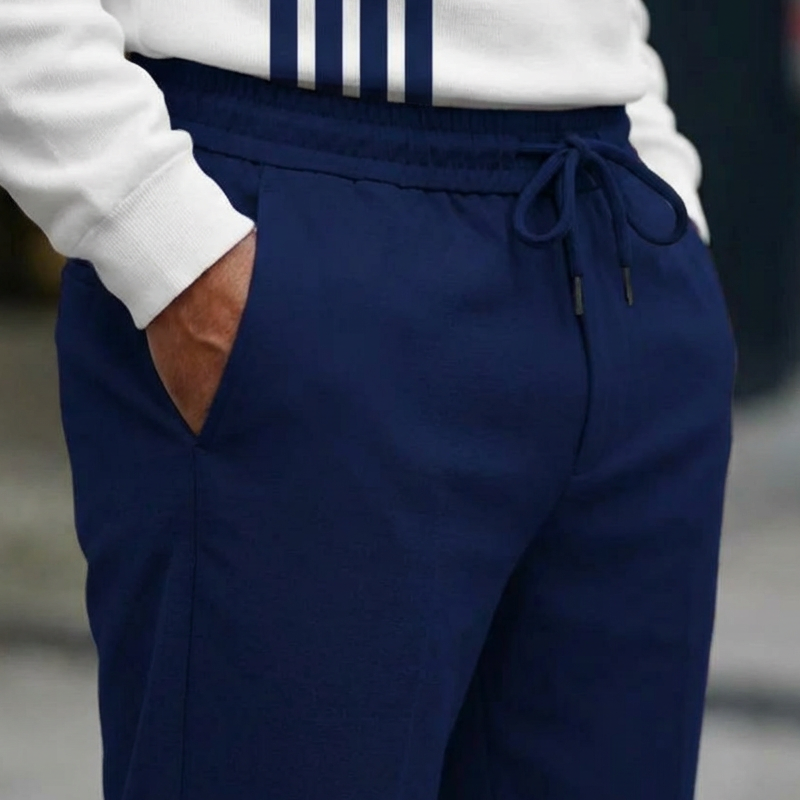 Conjunto de hombre con estampado gráfico: suéter y pantalón.